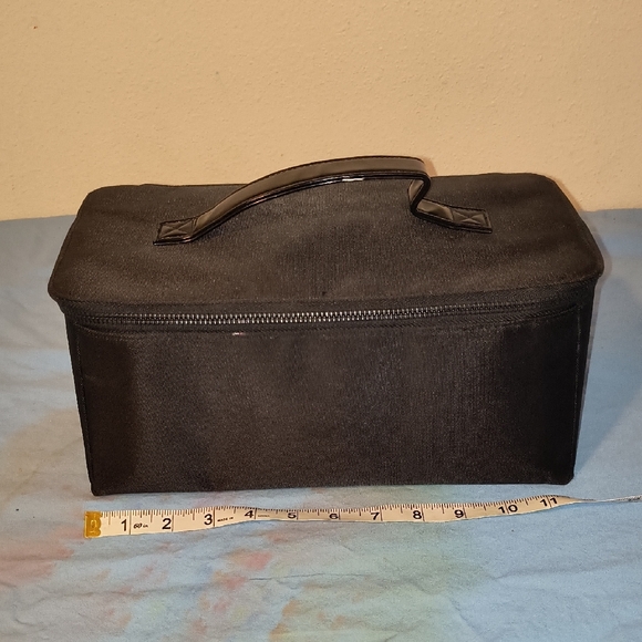 MAC Cosmetics New Black Travel Makeup Bag - Picture 1 of 6